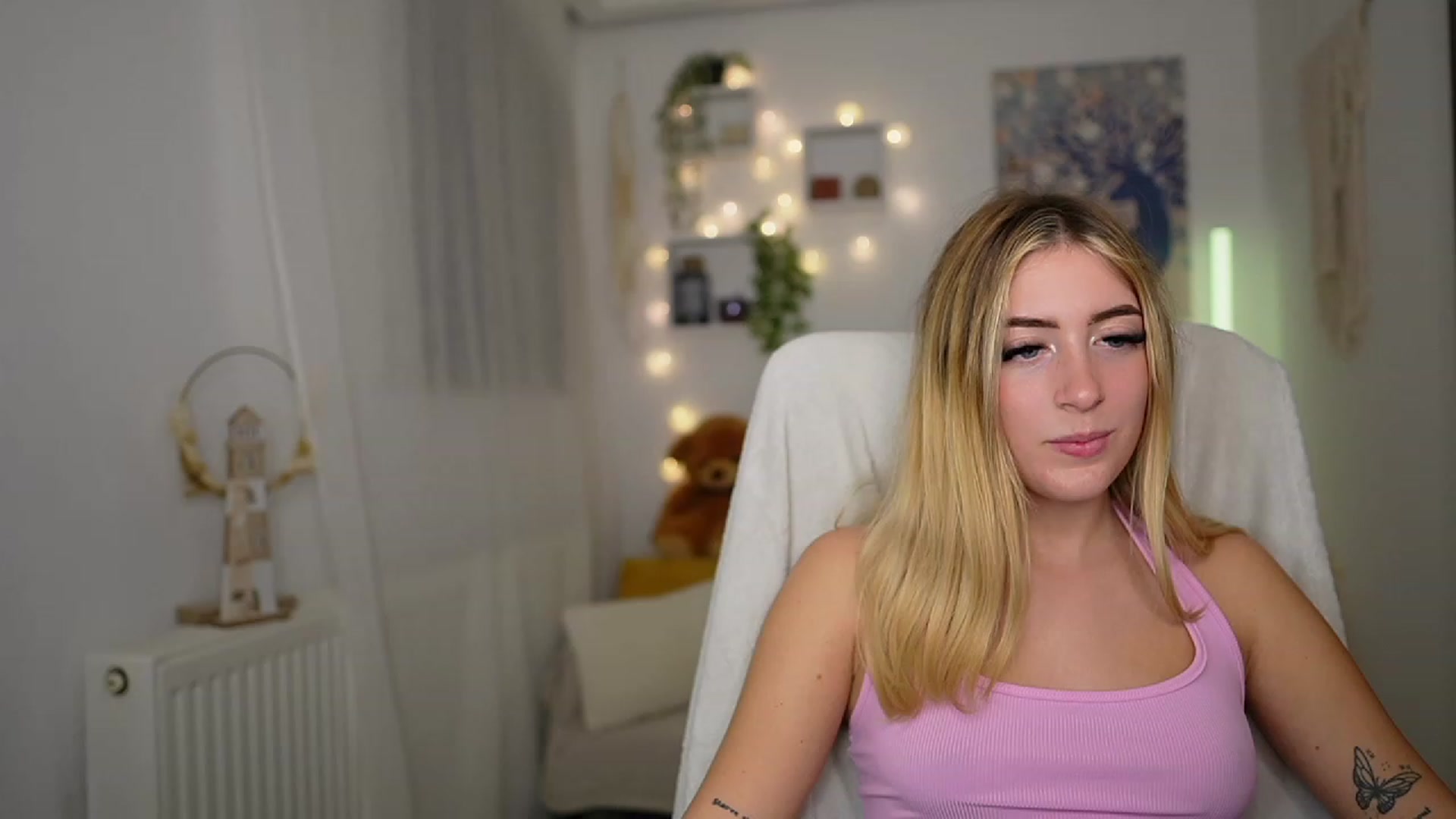 Gallery image thumbnail from Tina_Nappi18's myfreecams stream on, 10/09/2023, 17:44 image 11 of 20