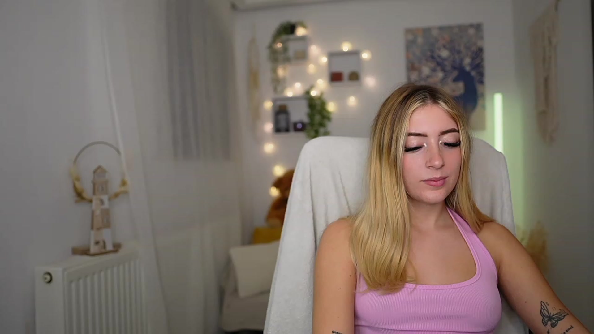 Gallery image thumbnail from Tina_Nappi18's myfreecams stream on, 10/09/2023, 17:44 image 4 of 20