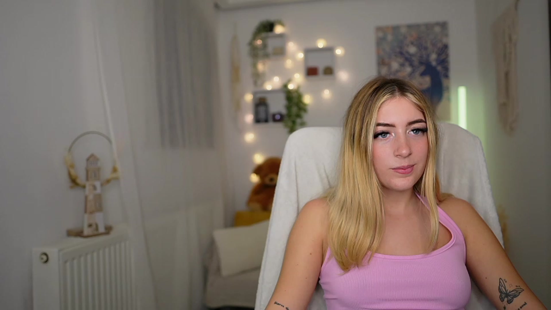 Gallery image thumbnail from Tina_Nappi18's myfreecams stream on, 10/09/2023, 17:44 image 20 of 20