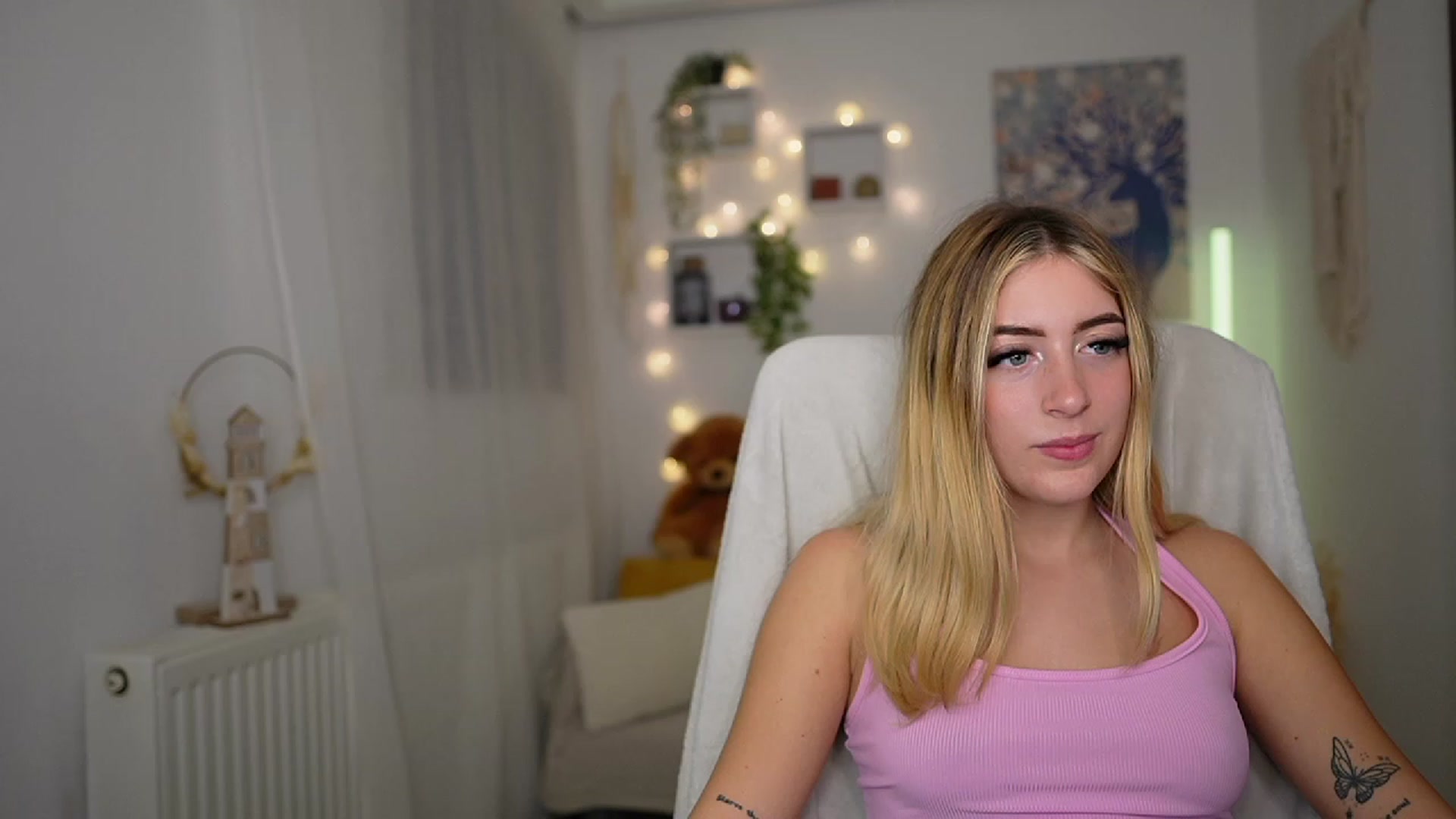 Gallery image thumbnail from Tina_Nappi18's myfreecams stream on, 10/09/2023, 17:44 image 19 of 20