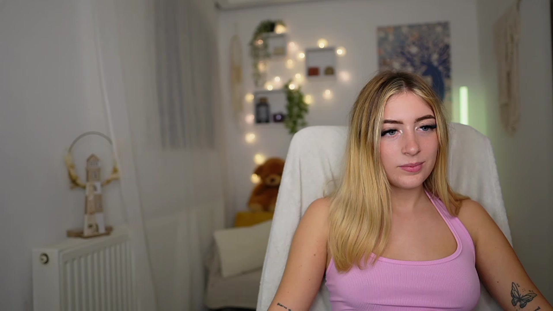 Gallery image thumbnail from Tina_Nappi18's myfreecams stream on, 10/09/2023, 17:44 image 8 of 20