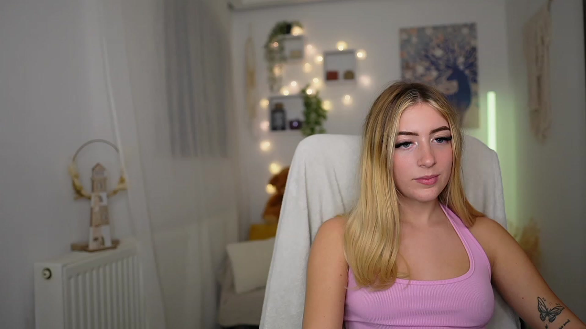Gallery image thumbnail from Tina_Nappi18's myfreecams stream on, 10/09/2023, 17:44 image 3 of 20