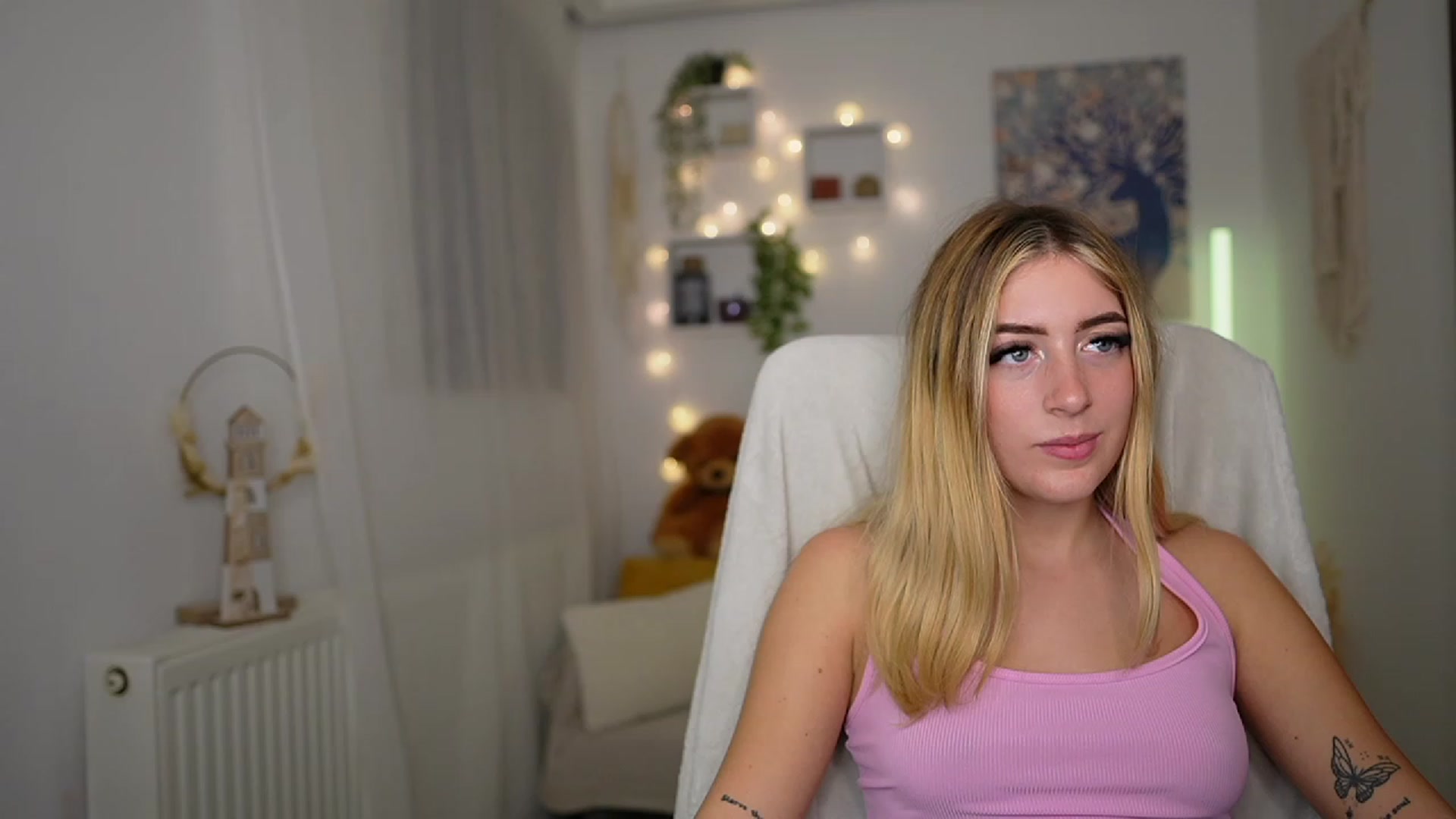 Gallery image thumbnail from Tina_Nappi18's myfreecams stream on, 10/09/2023, 17:44 image 18 of 20