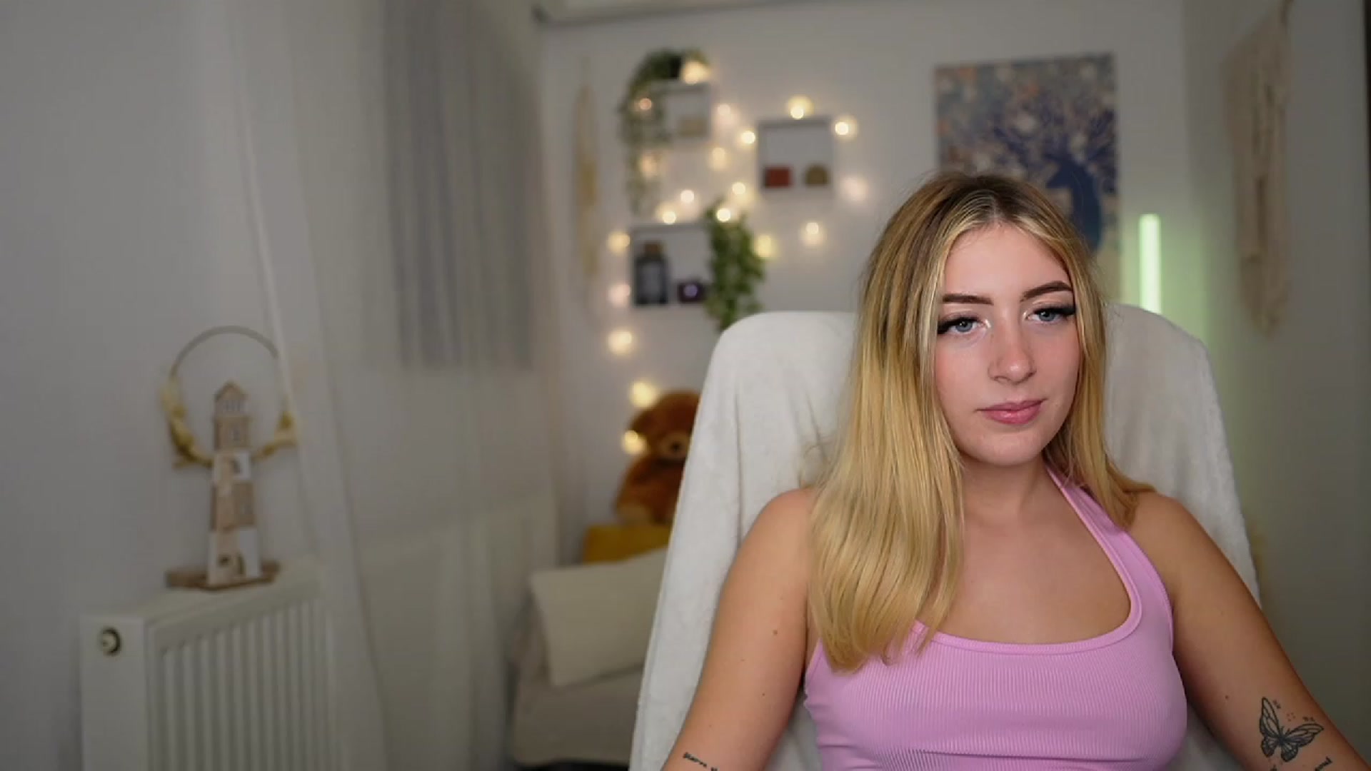 Gallery image thumbnail from Tina_Nappi18's myfreecams stream on, 10/09/2023, 17:44 image 7 of 20