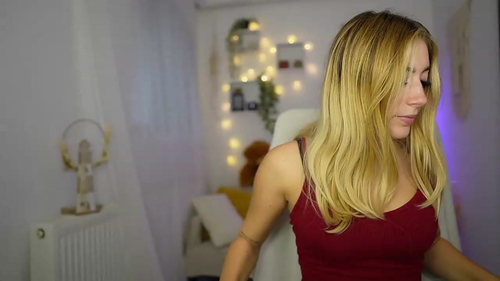 Gallery image thumbnail from Tina_Nappi18's myfreecams stream on, 10/10/2023, 15:16 image 4 of 20