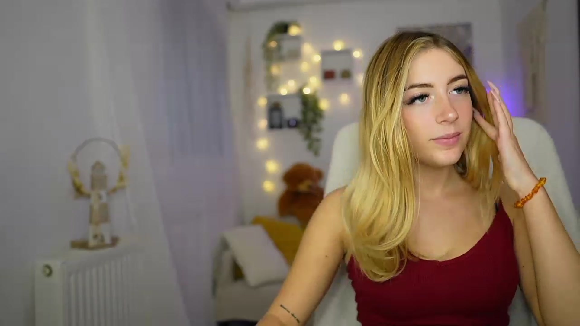 Gallery image thumbnail from Tina_Nappi18's myfreecams stream on, 10/10/2023, 15:16 image 17 of 20