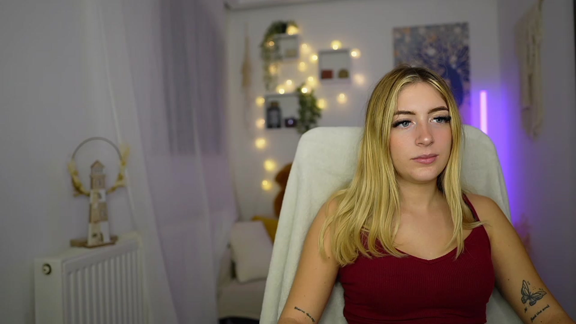 Gallery image thumbnail from Tina_Nappi18's myfreecams stream on, 10/10/2023, 17:38 image 10 of 20