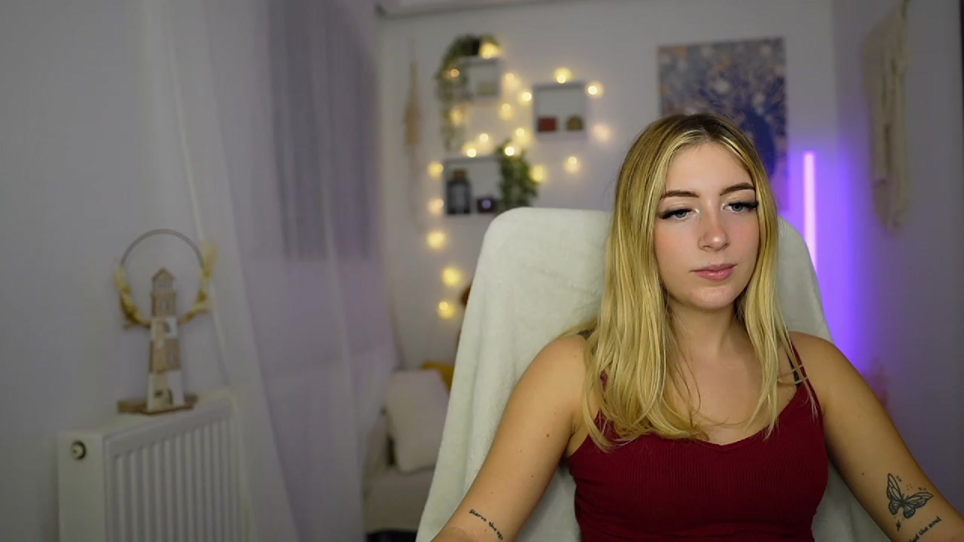 Gallery image thumbnail from Tina_Nappi18's myfreecams stream on, 10/10/2023, 17:38 image 4 of 20