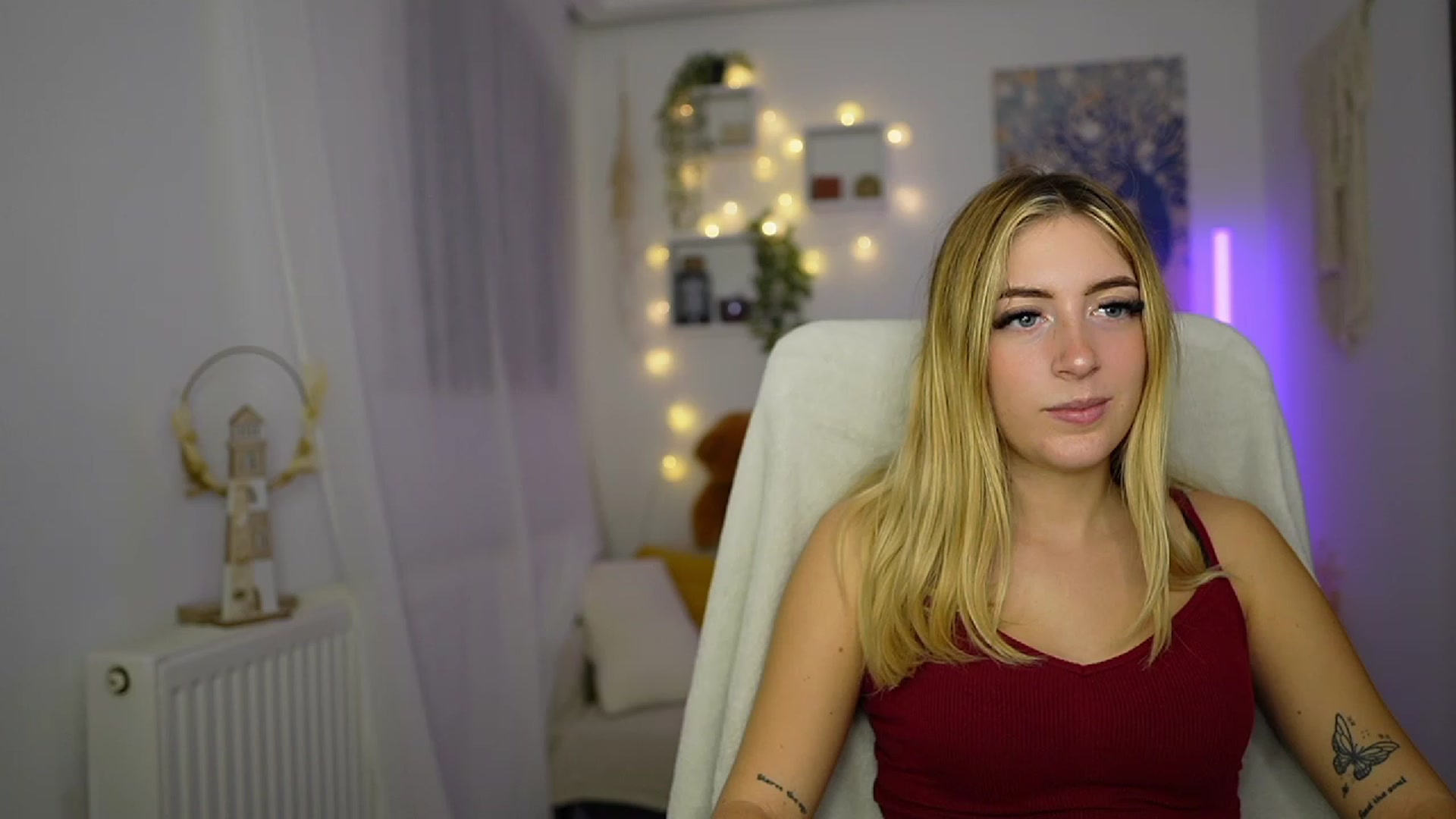 Gallery image thumbnail from Tina_Nappi18's myfreecams stream on, 10/10/2023, 17:38 image 13 of 20
