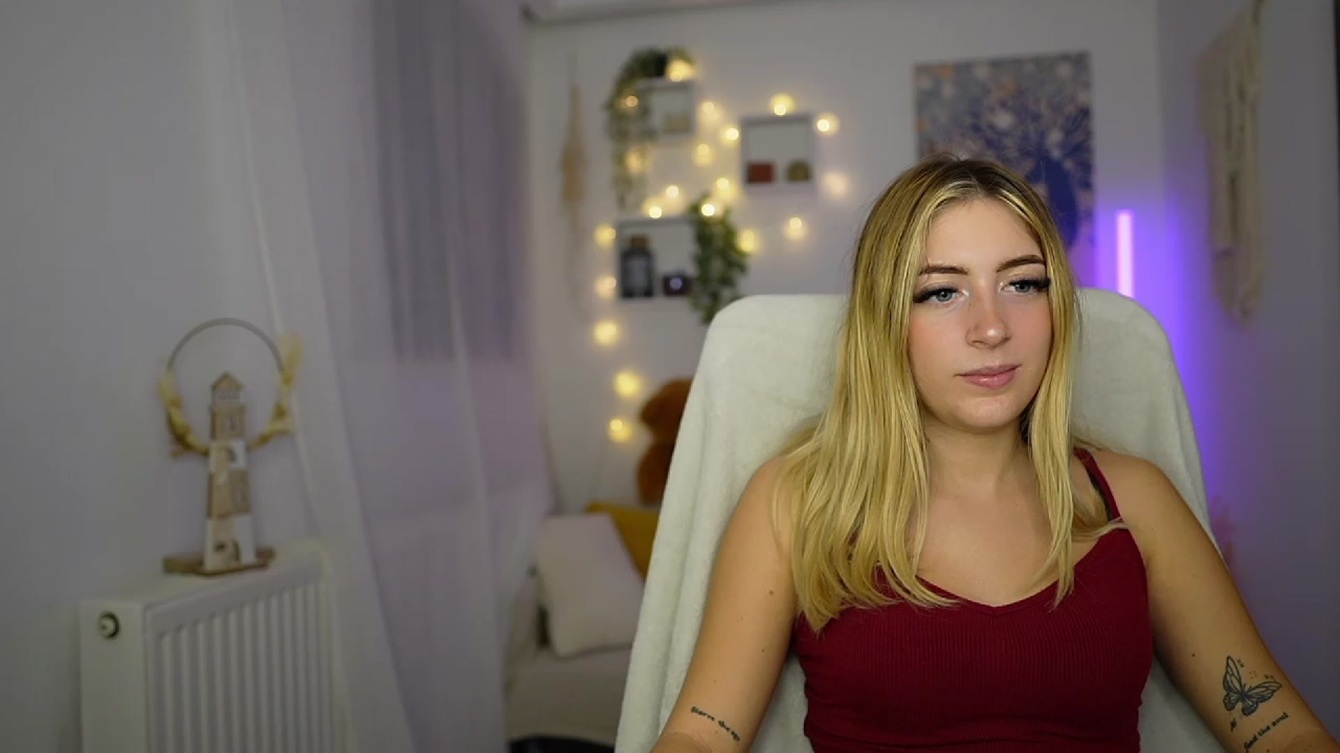 Gallery image thumbnail from Tina_Nappi18's myfreecams stream on, 10/10/2023, 17:38 image 15 of 20