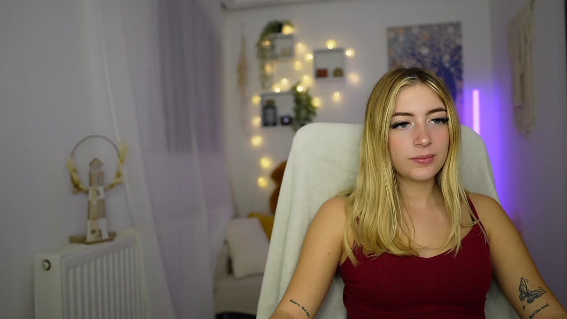 Gallery image thumbnail from Tina_Nappi18's myfreecams stream on, 10/10/2023, 17:38 image 7 of 20