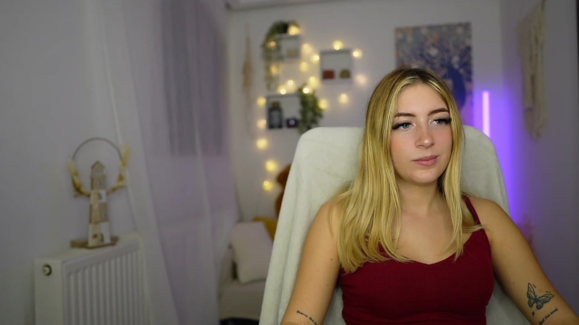 Gallery image thumbnail from Tina_Nappi18's myfreecams stream on, 10/10/2023, 17:38 image 12 of 20