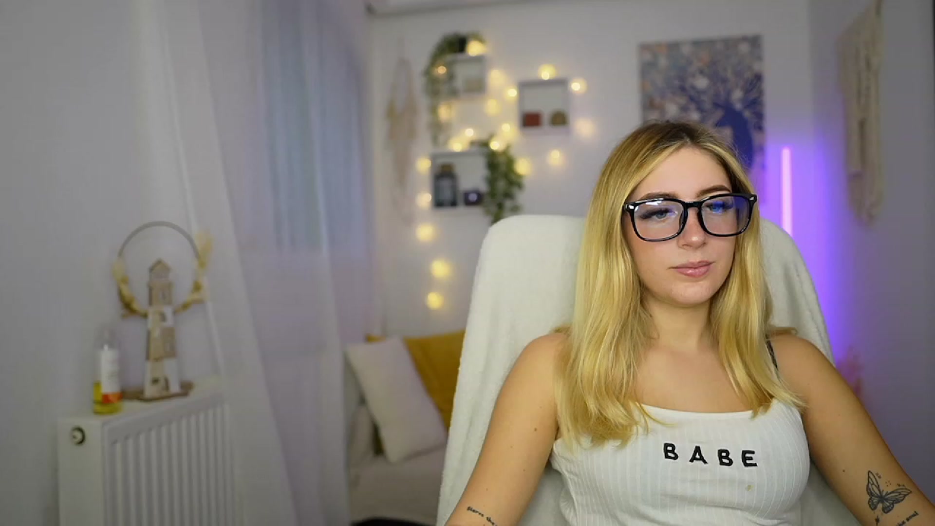 Gallery image thumbnail from Tina_Nappi18's myfreecams stream on, 10/11/2023, 13:13 image 16 of 20