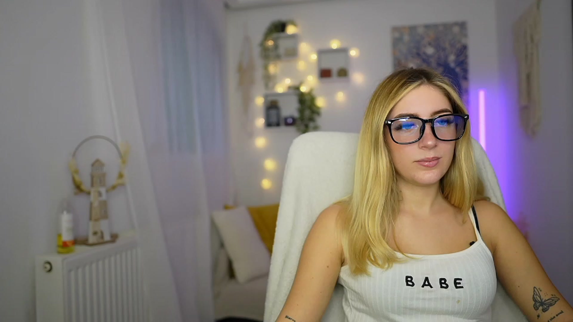 Gallery image thumbnail from Tina_Nappi18's myfreecams stream on, 10/11/2023, 13:13 image 10 of 20