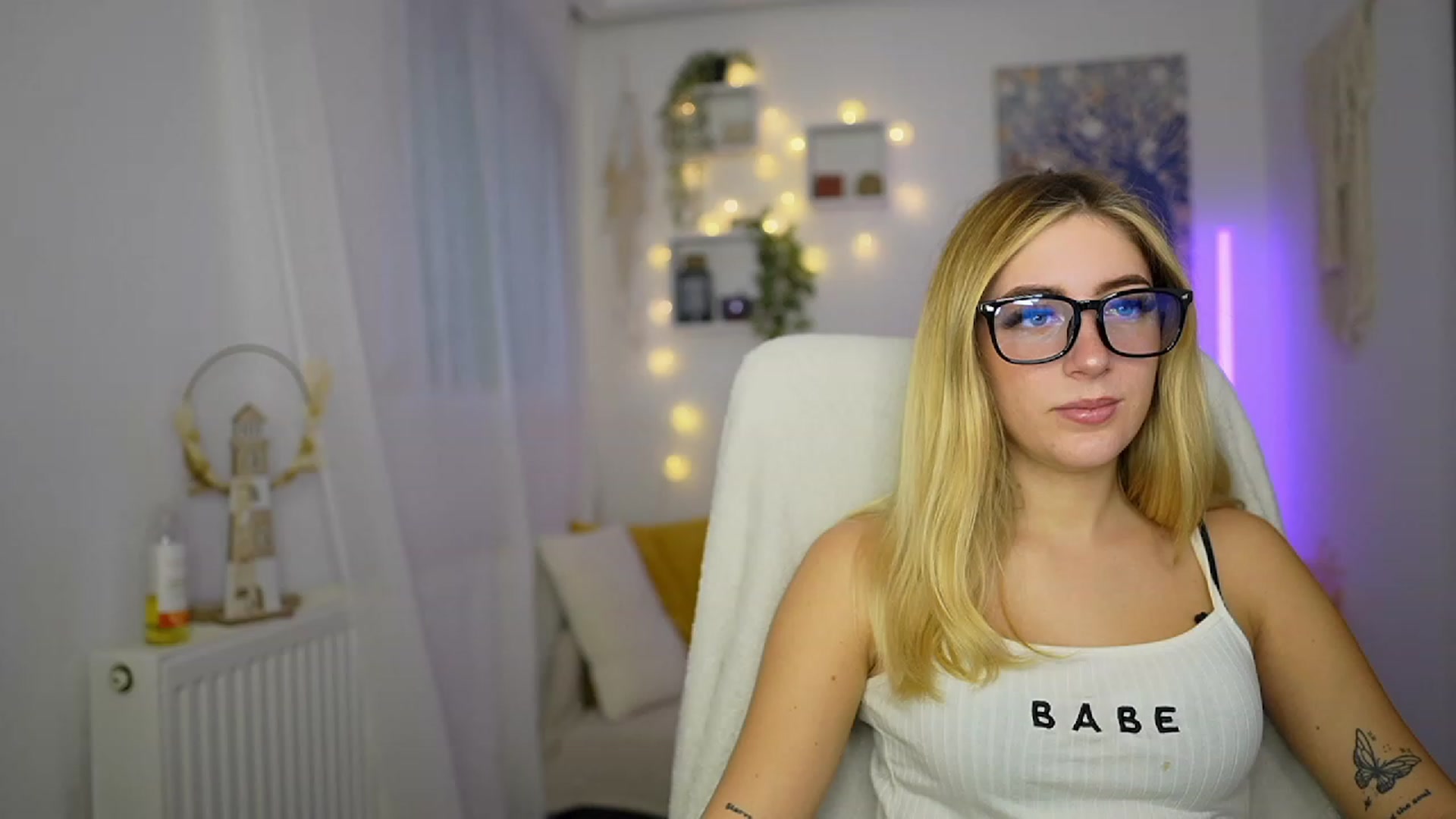Gallery image thumbnail from Tina_Nappi18's myfreecams stream on, 10/11/2023, 13:13 image 9 of 20