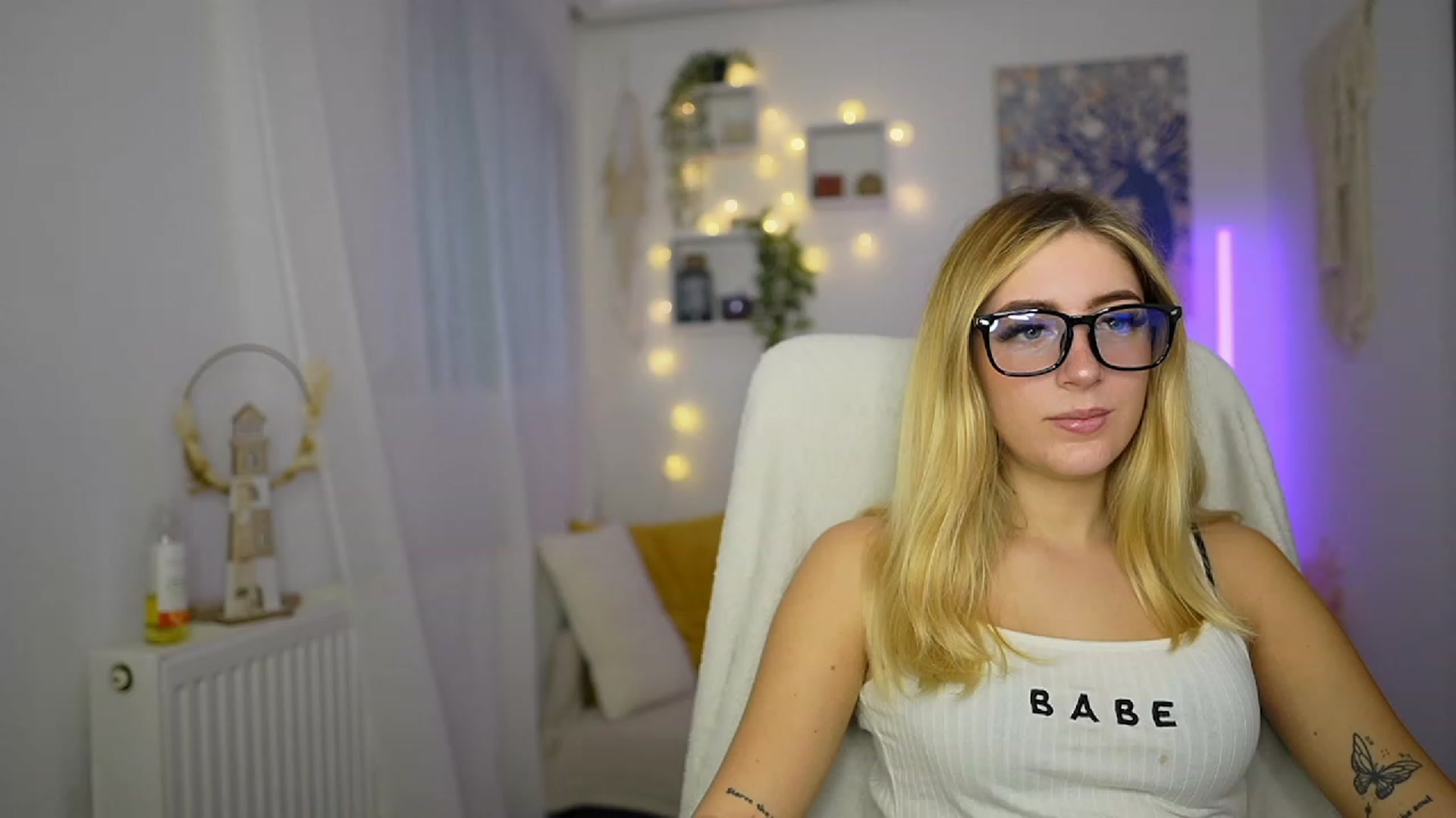 Gallery image thumbnail from Tina_Nappi18's myfreecams stream on, 10/11/2023, 13:13 image 18 of 20