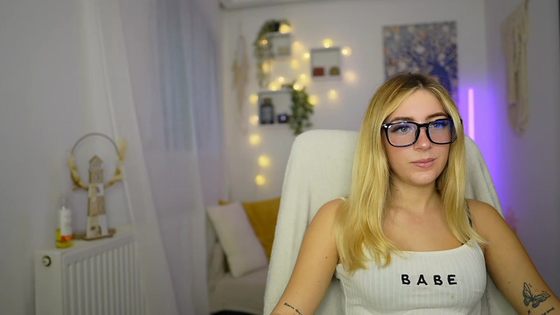 Gallery image thumbnail from Tina_Nappi18's myfreecams stream on, 10/11/2023, 13:59 image 16 of 20