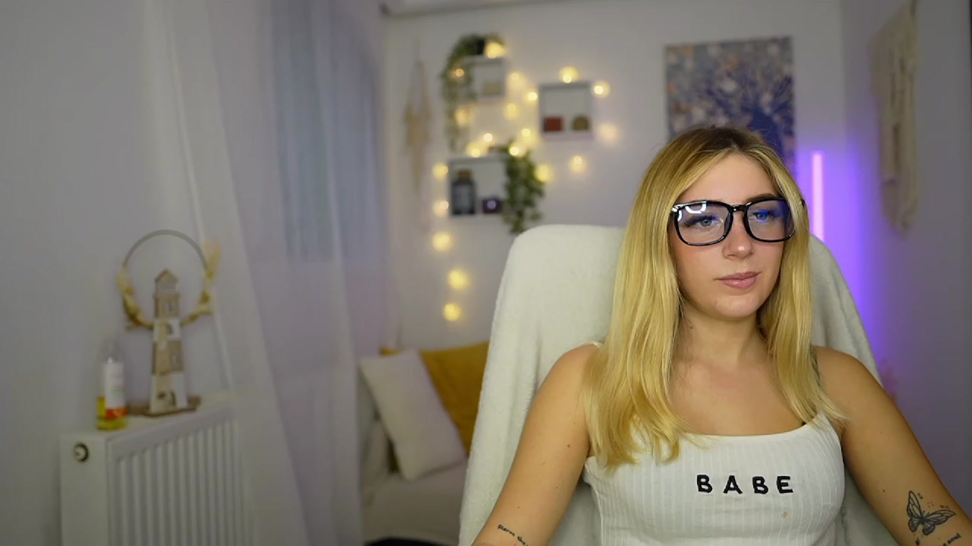 Gallery image thumbnail from Tina_Nappi18's myfreecams stream on, 10/11/2023, 13:59 image 17 of 20