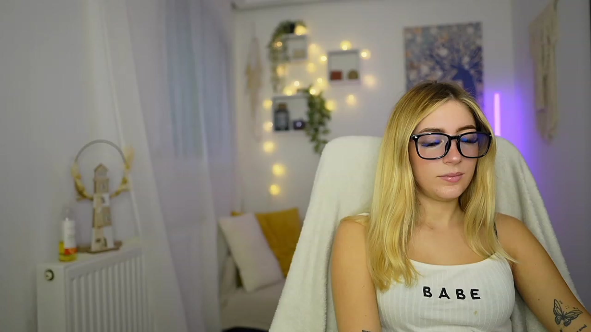Gallery image thumbnail from Tina_Nappi18's myfreecams stream on, 10/11/2023, 13:59 image 6 of 20