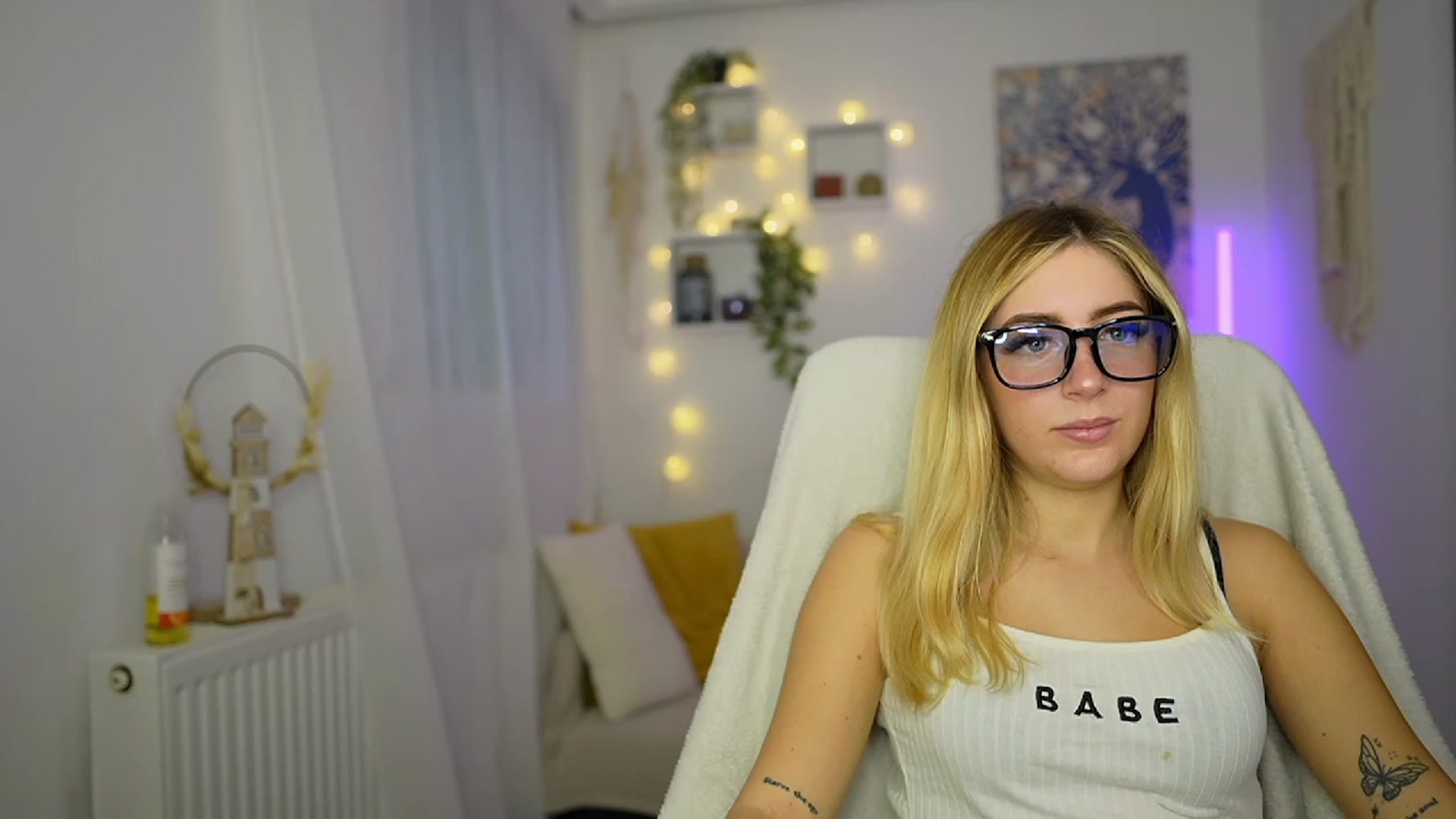 Gallery image thumbnail from Tina_Nappi18's myfreecams stream on, 10/11/2023, 13:59 image 5 of 20
