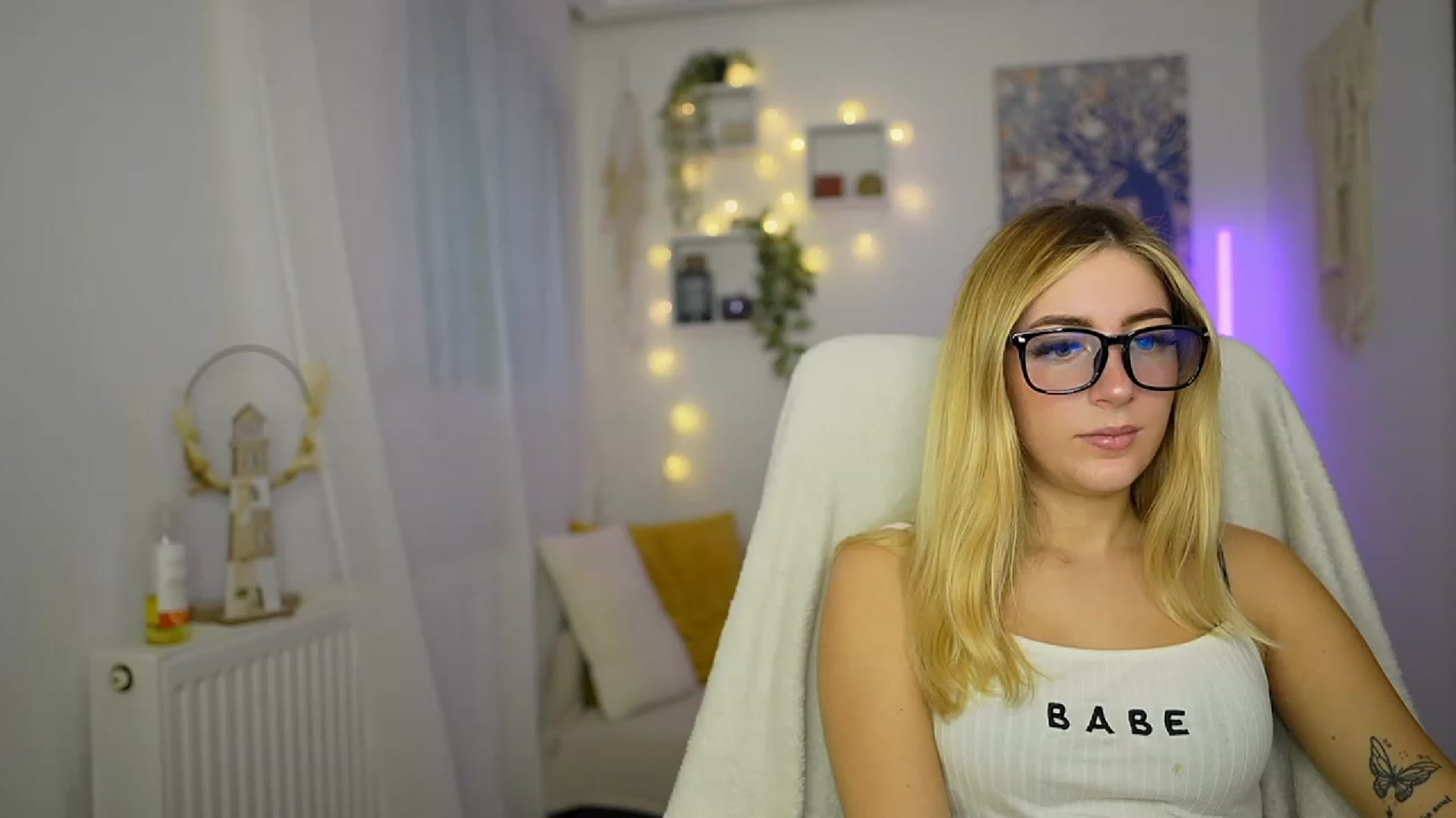 Gallery image thumbnail from Tina_Nappi18's myfreecams stream on, 10/11/2023, 13:59 image 7 of 20