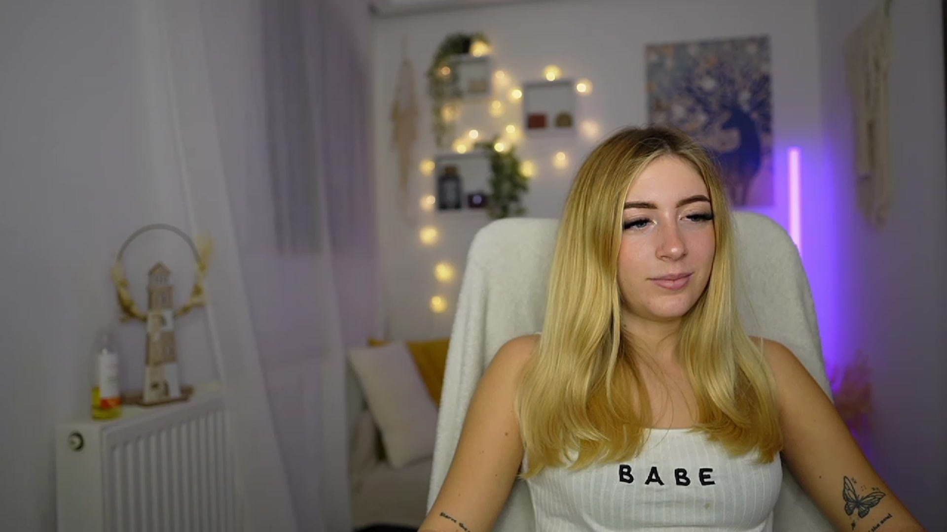 Gallery image thumbnail from Tina_Nappi18's myfreecams stream on, 10/11/2023, 17:17 image 12 of 20