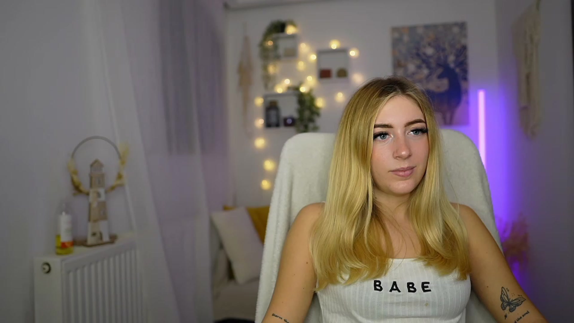 Gallery image thumbnail from Tina_Nappi18's myfreecams stream on, 10/11/2023, 17:17 image 14 of 20