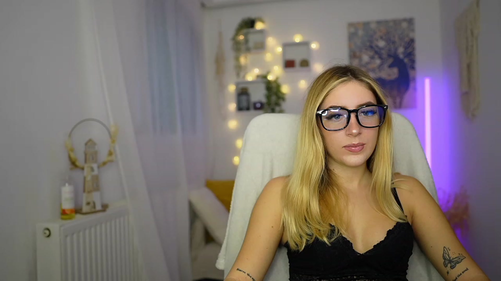 Gallery image thumbnail from Tina_Nappi18's myfreecams stream on, 10/12/2023, 13:26 image 9 of 20