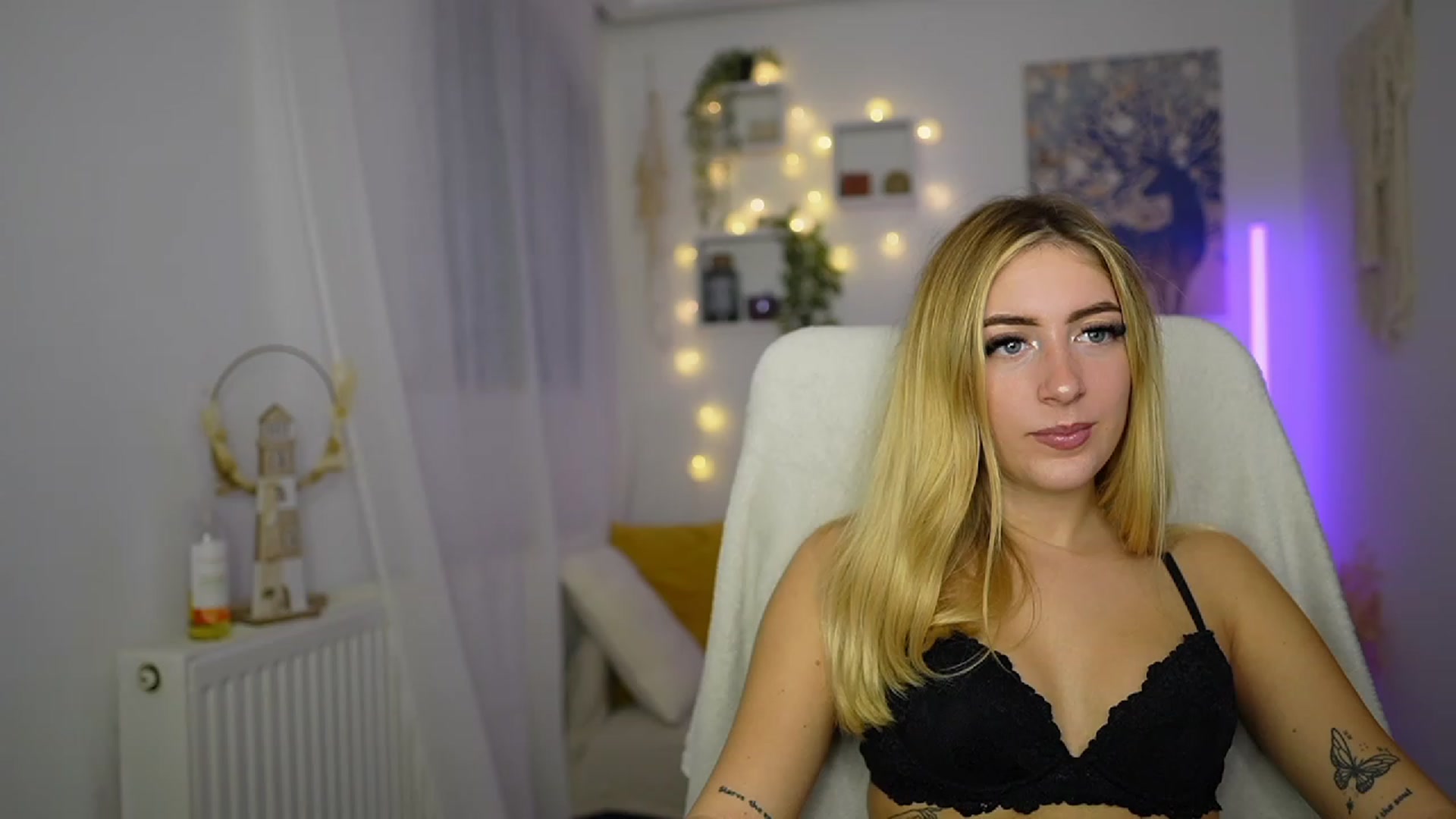 Gallery image thumbnail from Tina_Nappi18's myfreecams stream on, 10/12/2023, 16:07 image 9 of 20