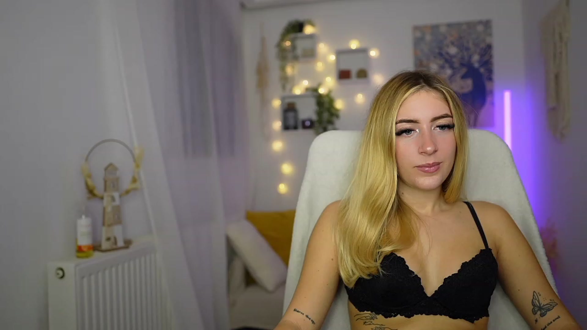 Gallery image thumbnail from Tina_Nappi18's myfreecams stream on, 10/12/2023, 16:07 image 19 of 20