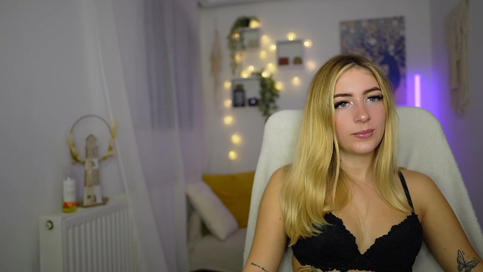 Gallery image thumbnail from Tina_Nappi18's myfreecams stream on, 10/12/2023, 16:07 image 15 of 20