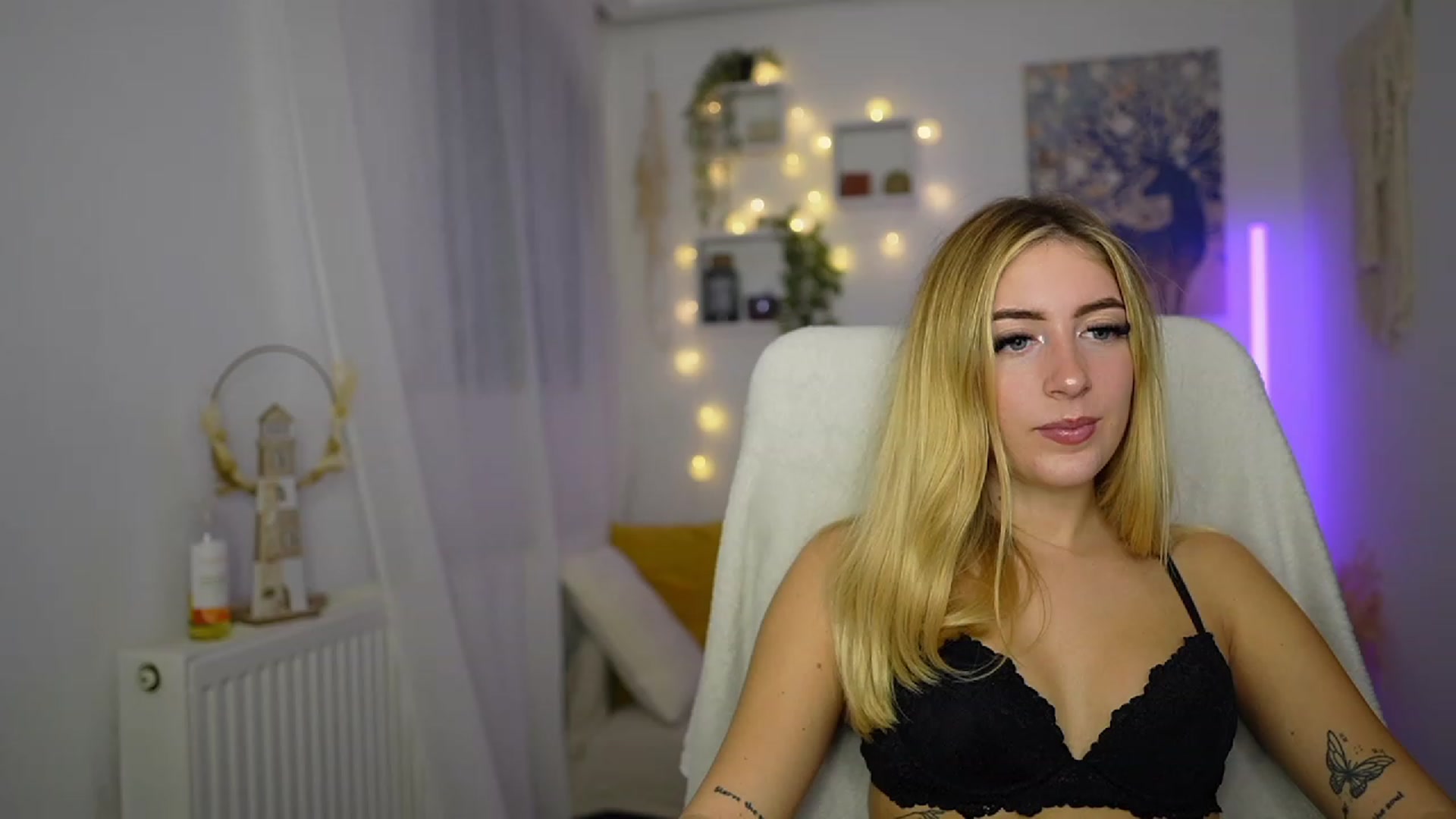 Gallery image thumbnail from Tina_Nappi18's myfreecams stream on, 10/12/2023, 16:07 image 10 of 20