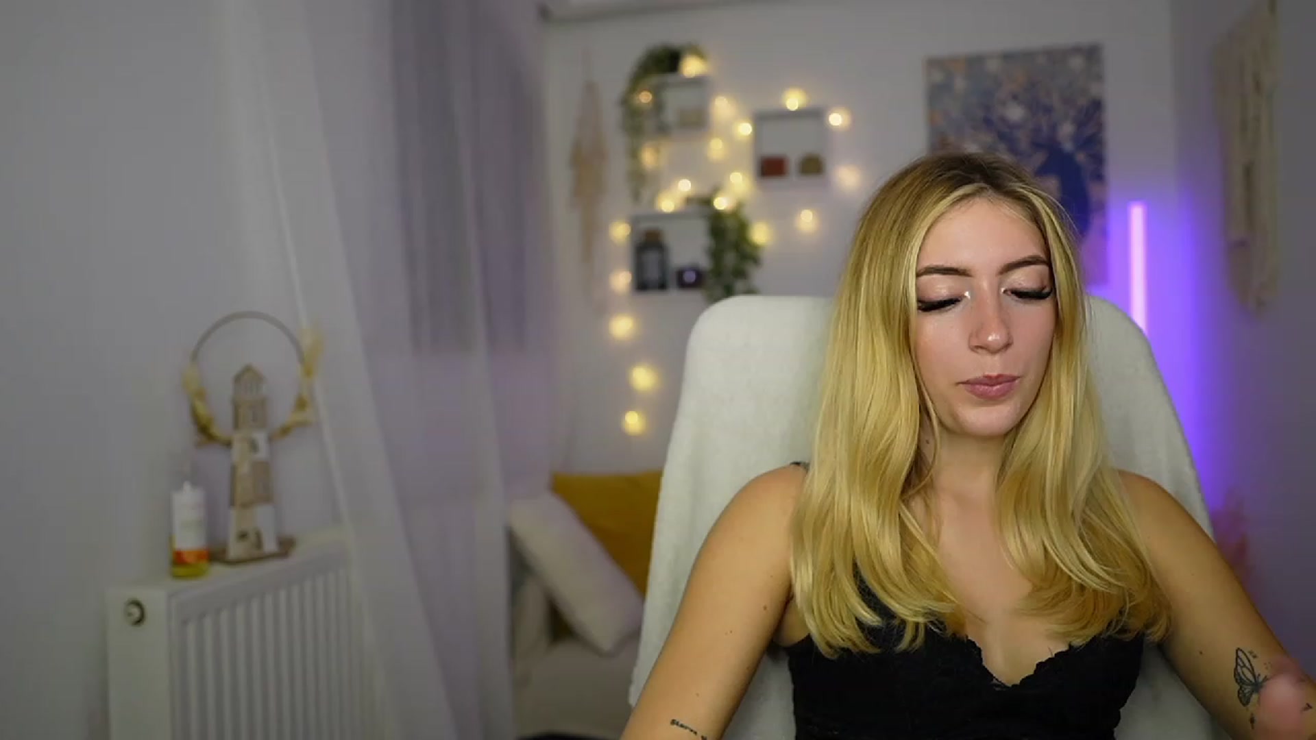 Gallery image thumbnail from Tina_Nappi18's myfreecams stream on, 10/12/2023, 17:13 image 3 of 20
