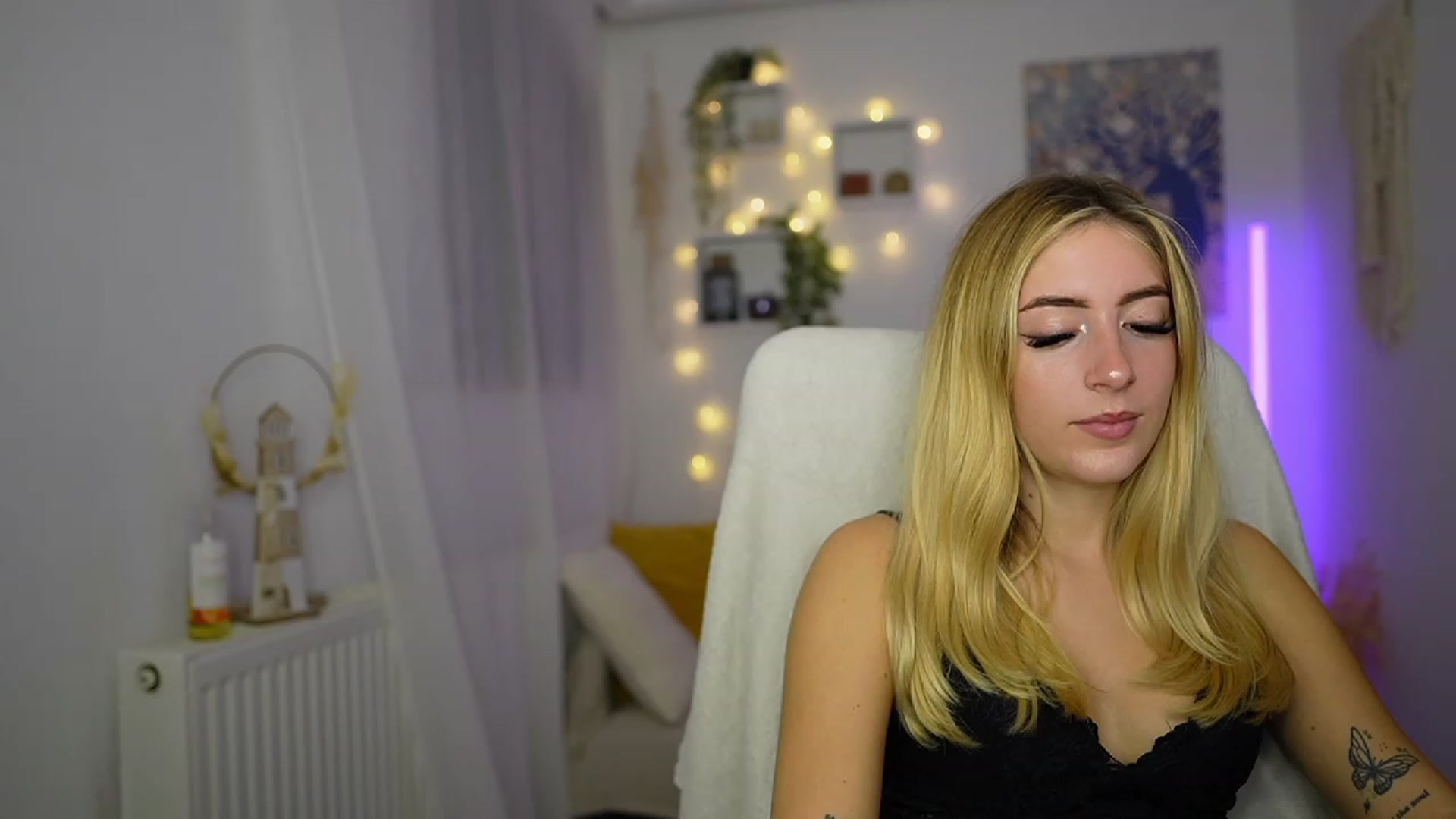 Gallery image thumbnail from Tina_Nappi18's myfreecams stream on, 10/12/2023, 17:13 image 9 of 20