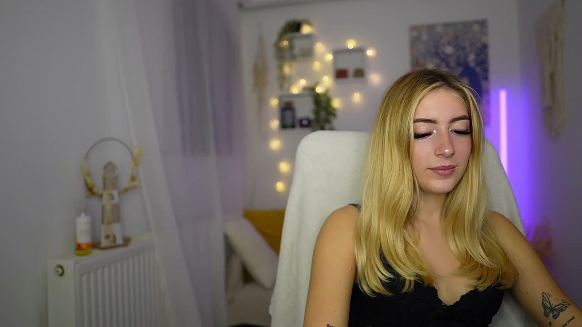 Gallery image thumbnail from Tina_Nappi18's myfreecams stream on, 10/12/2023, 17:13 image 6 of 20