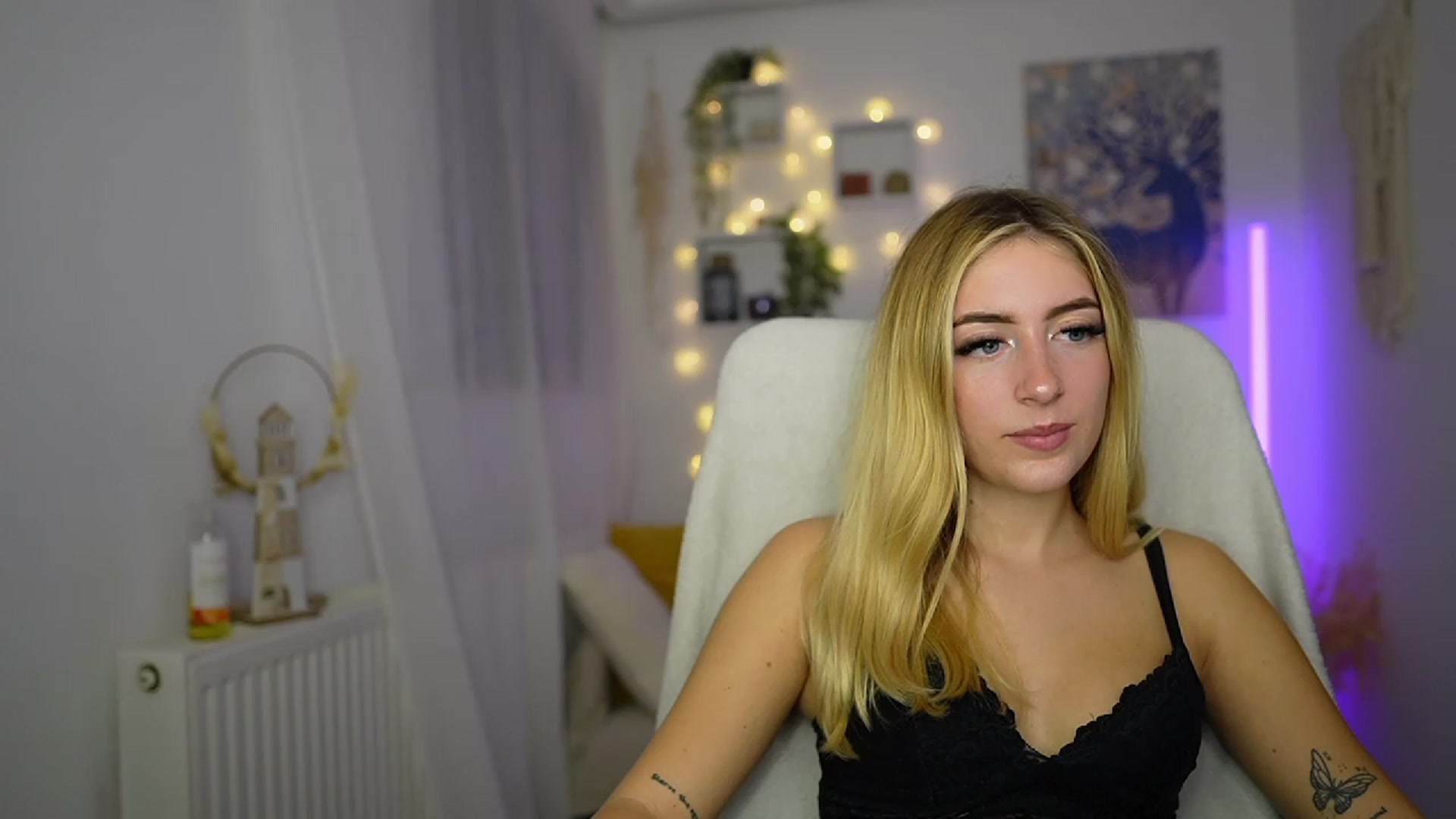 Gallery image thumbnail from Tina_Nappi18's myfreecams stream on, 10/12/2023, 17:13 image 17 of 20