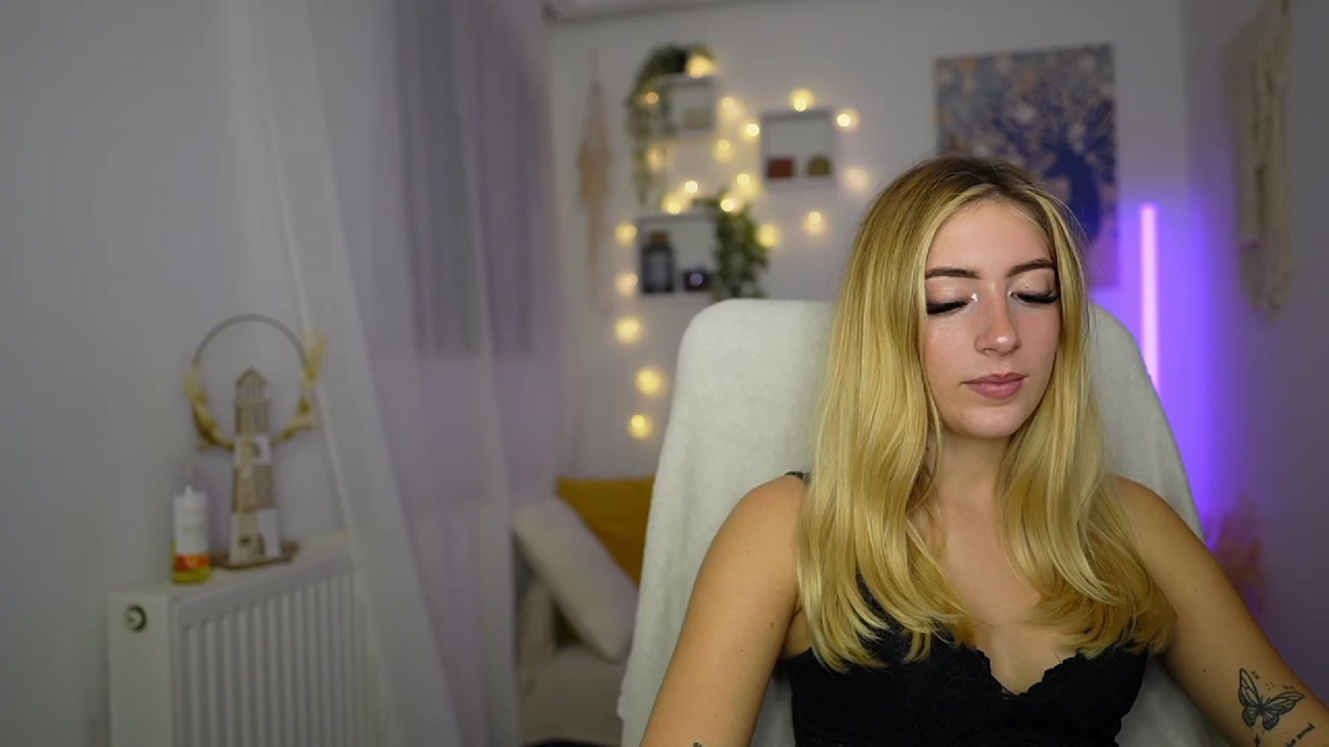 Gallery image thumbnail from Tina_Nappi18's myfreecams stream on, 10/12/2023, 17:13 image 5 of 20