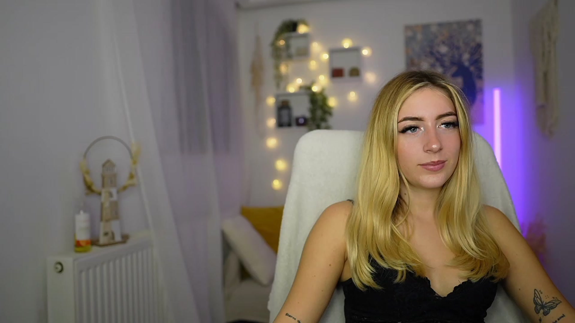 Gallery image thumbnail from Tina_Nappi18's myfreecams stream on, 10/12/2023, 17:13 image 11 of 20