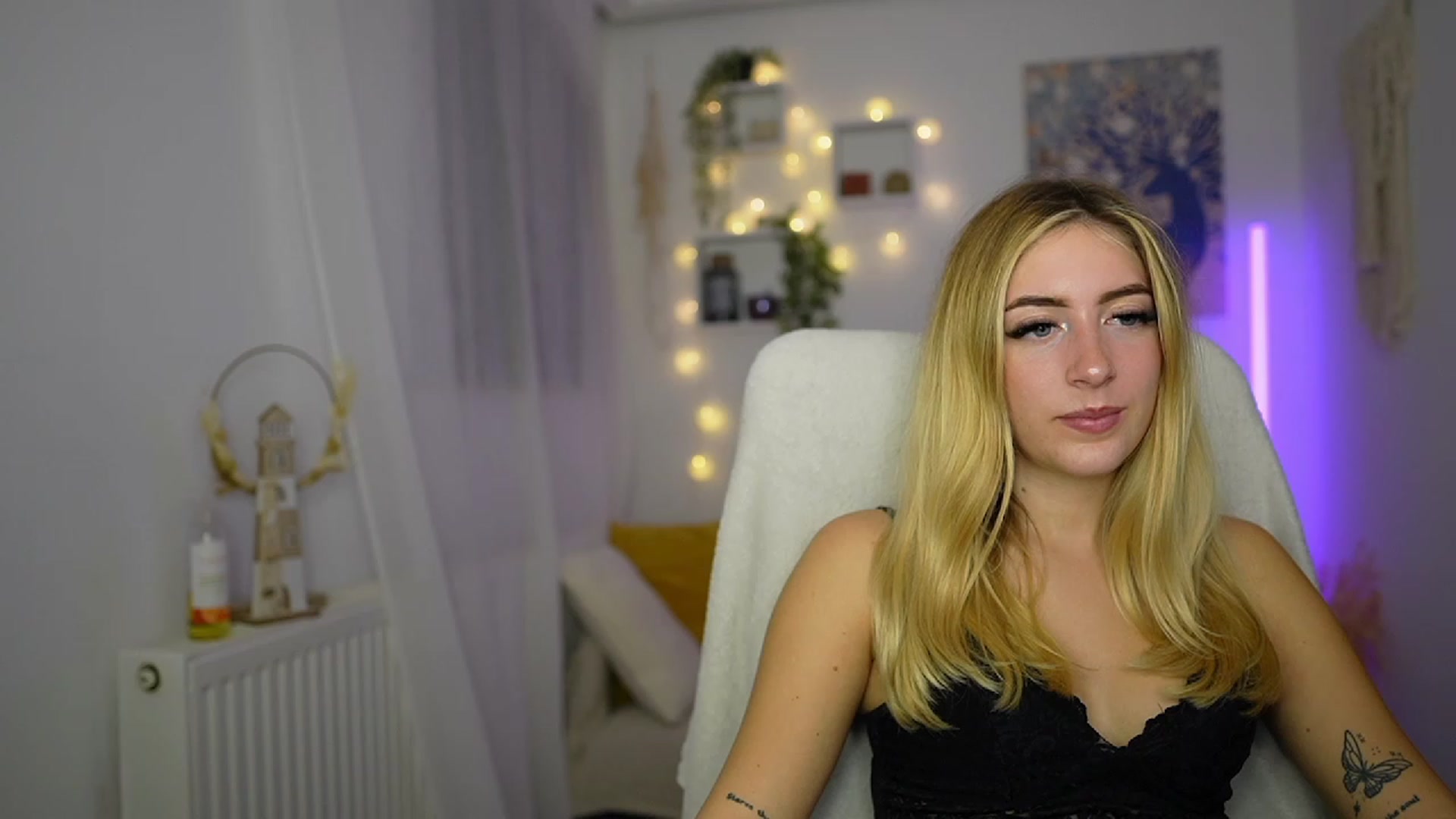 Gallery image thumbnail from Tina_Nappi18's myfreecams stream on, 10/12/2023, 17:13 image 14 of 20
