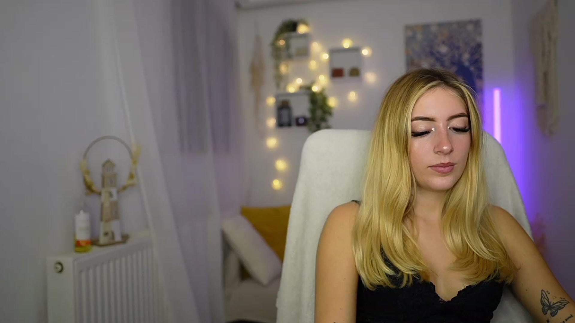 Gallery image thumbnail from Tina_Nappi18's myfreecams stream on, 10/12/2023, 17:13 image 2 of 20