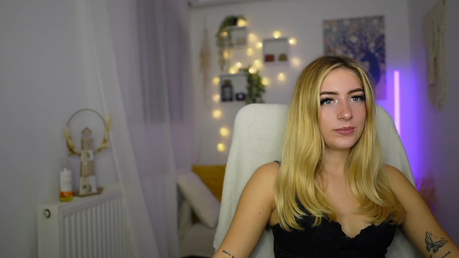 Gallery image thumbnail from Tina_Nappi18's myfreecams stream on, 10/12/2023, 17:13 image 8 of 20