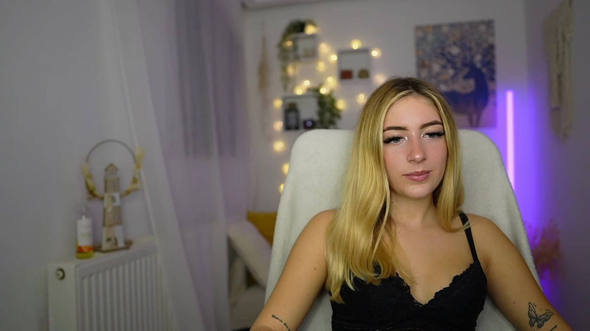 Gallery image thumbnail from Tina_Nappi18's myfreecams stream on, 10/12/2023, 17:13 image 18 of 20