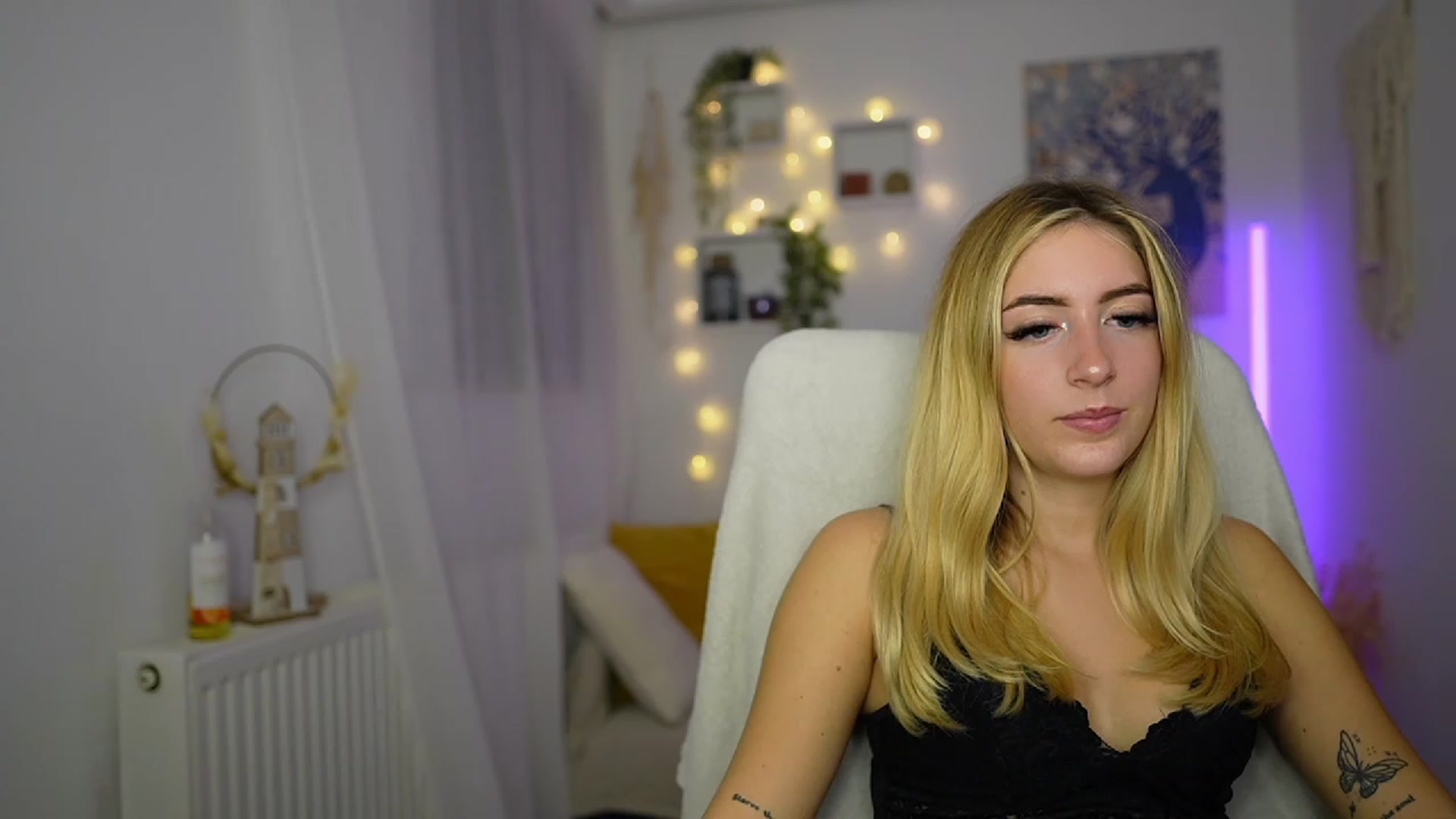 Gallery image thumbnail from Tina_Nappi18's myfreecams stream on, 10/12/2023, 17:13 image 10 of 20