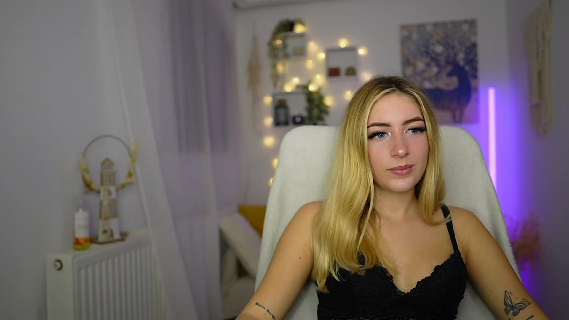 Gallery image thumbnail from Tina_Nappi18's myfreecams stream on, 10/12/2023, 17:13 image 19 of 20