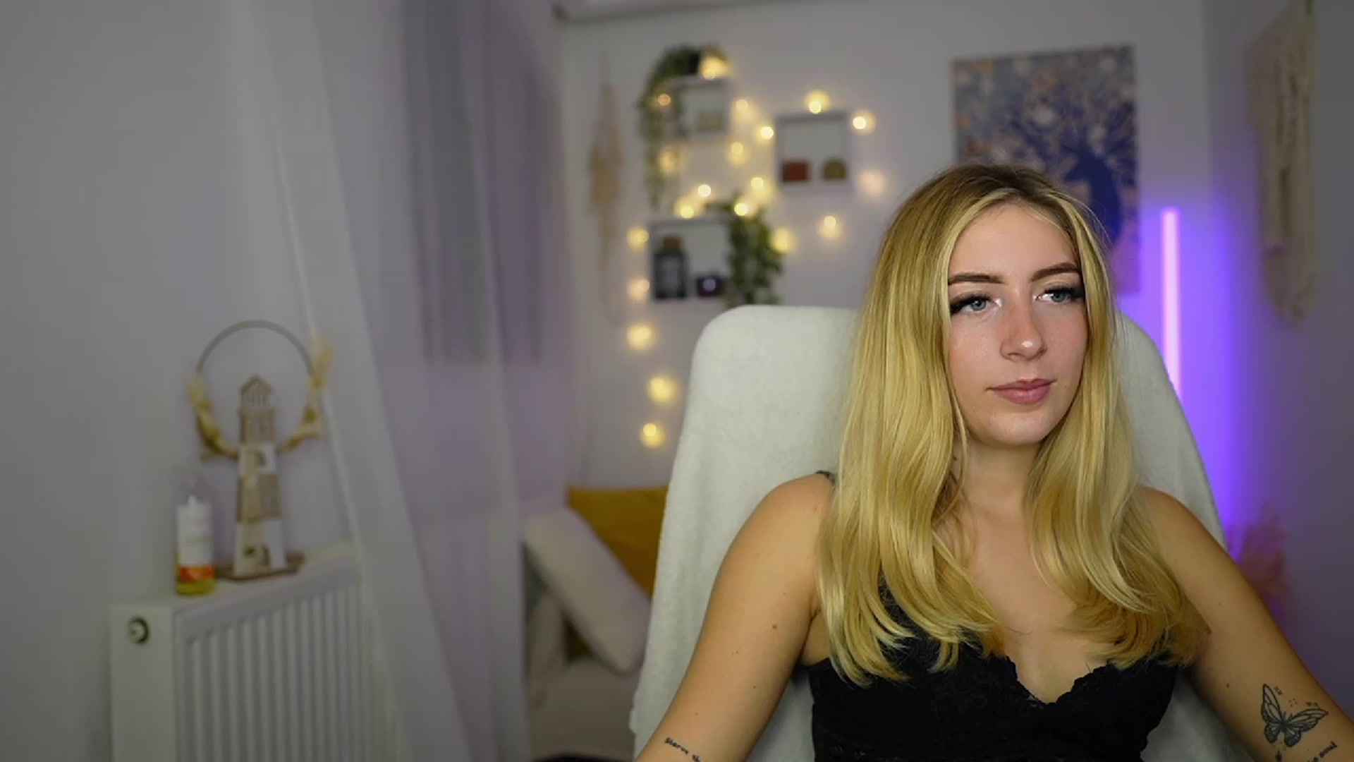 Gallery image thumbnail from Tina_Nappi18's myfreecams stream on, 10/12/2023, 17:13 image 7 of 20