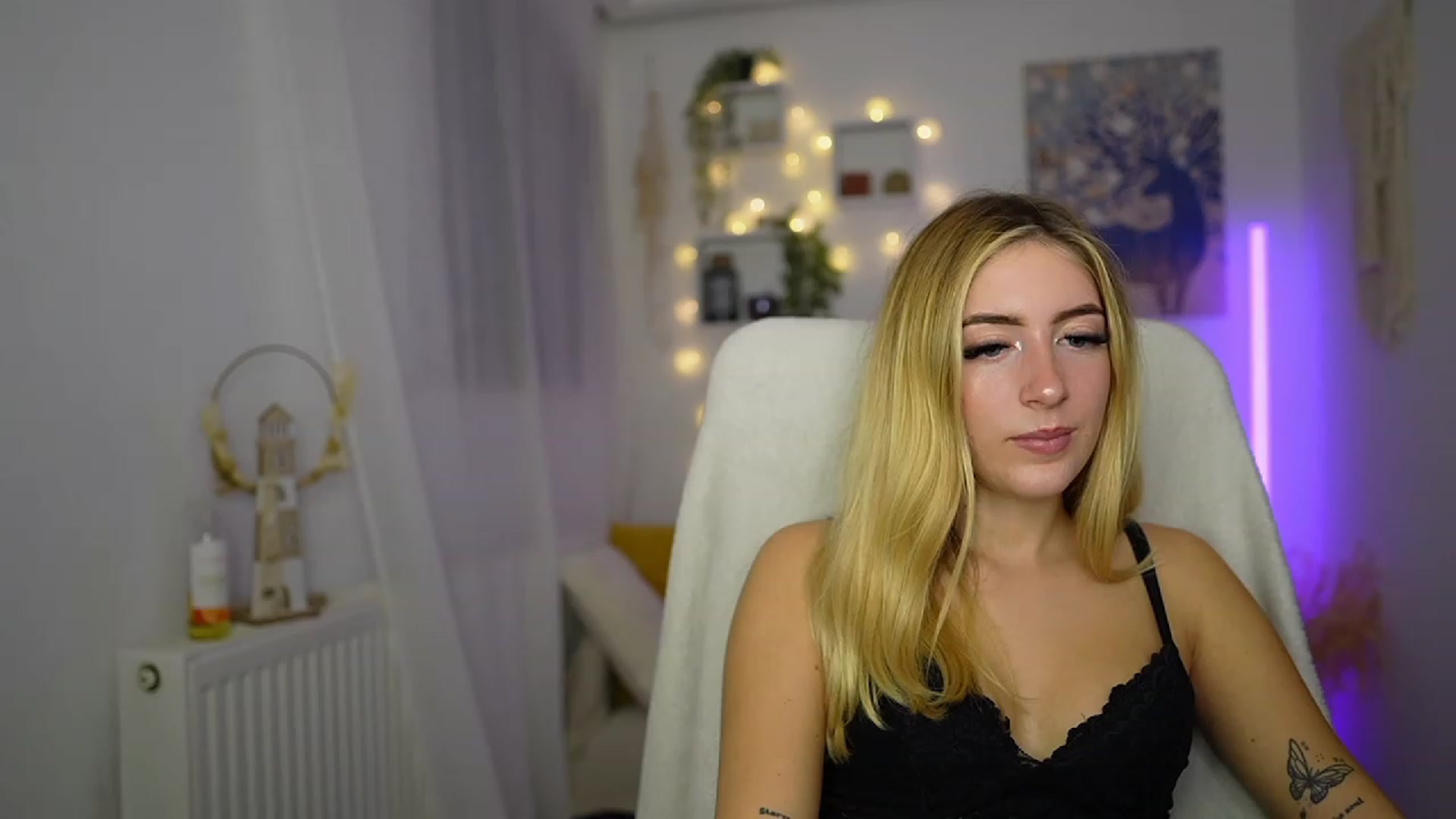 Gallery image thumbnail from Tina_Nappi18's myfreecams stream on, 10/12/2023, 17:13 image 20 of 20