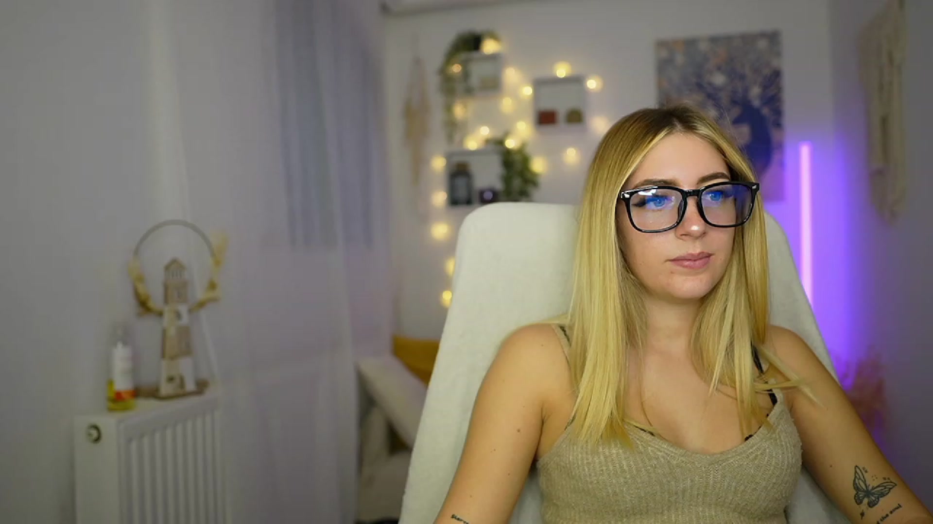 Gallery image thumbnail from Tina_Nappi18's myfreecams stream on, 10/13/2023, 15:19 image 14 of 20