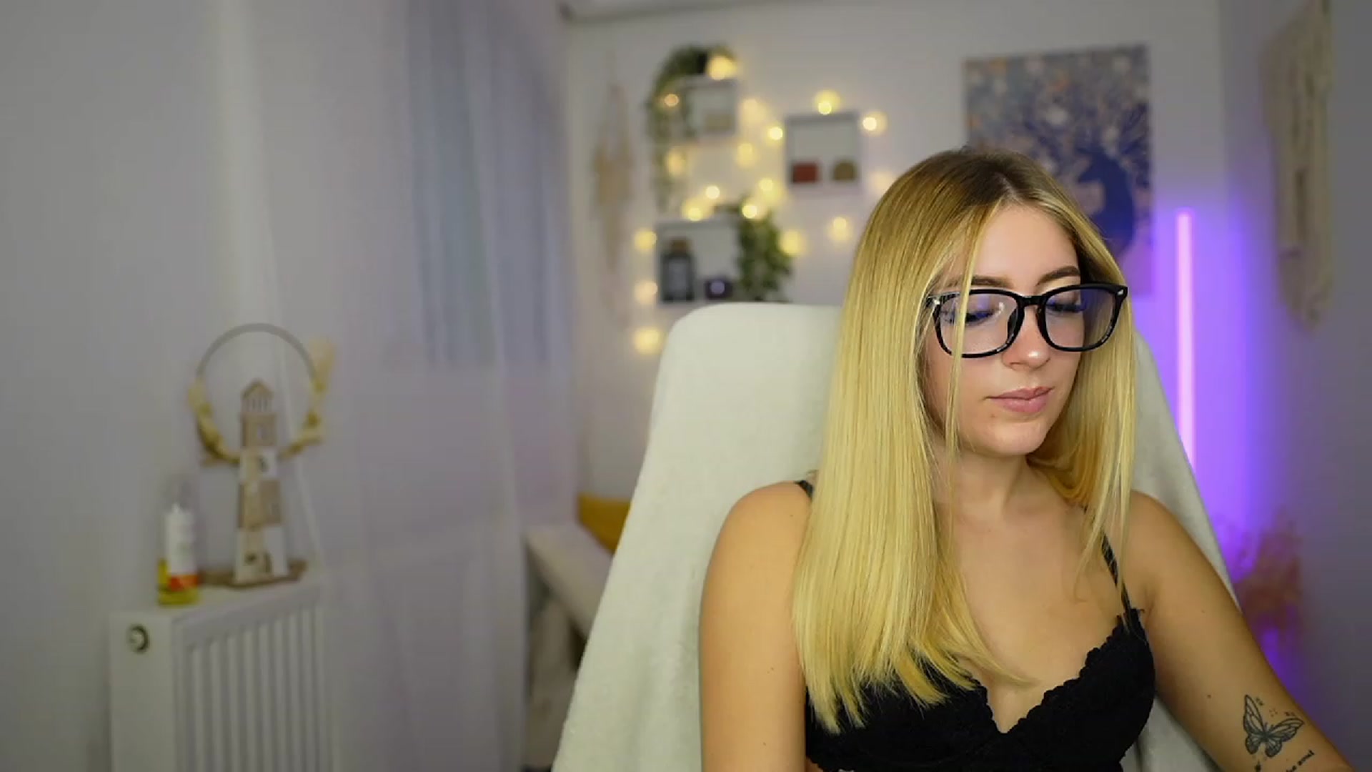 Gallery image thumbnail from Tina_Nappi18's myfreecams stream on, 10/13/2023, 15:19 image 3 of 20