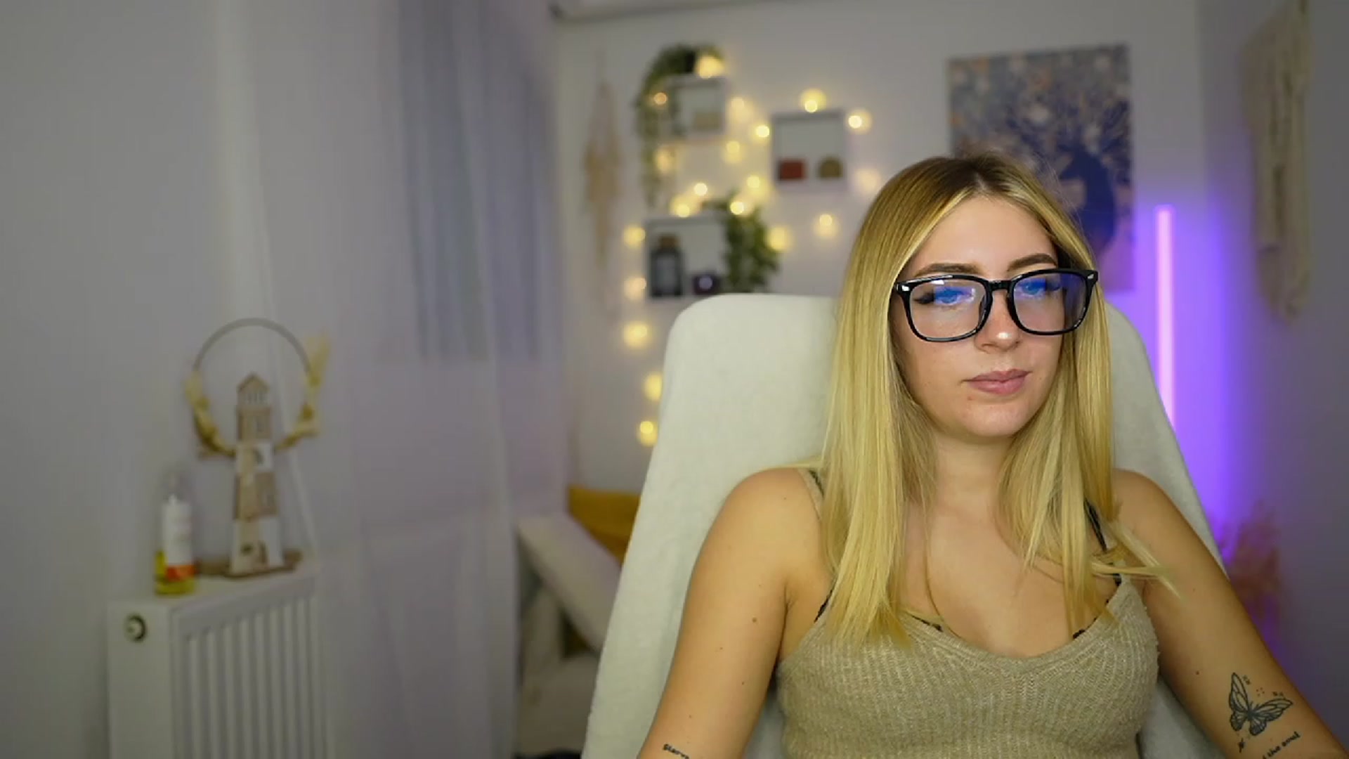 Gallery image thumbnail from Tina_Nappi18's myfreecams stream on, 10/13/2023, 15:19 image 15 of 20