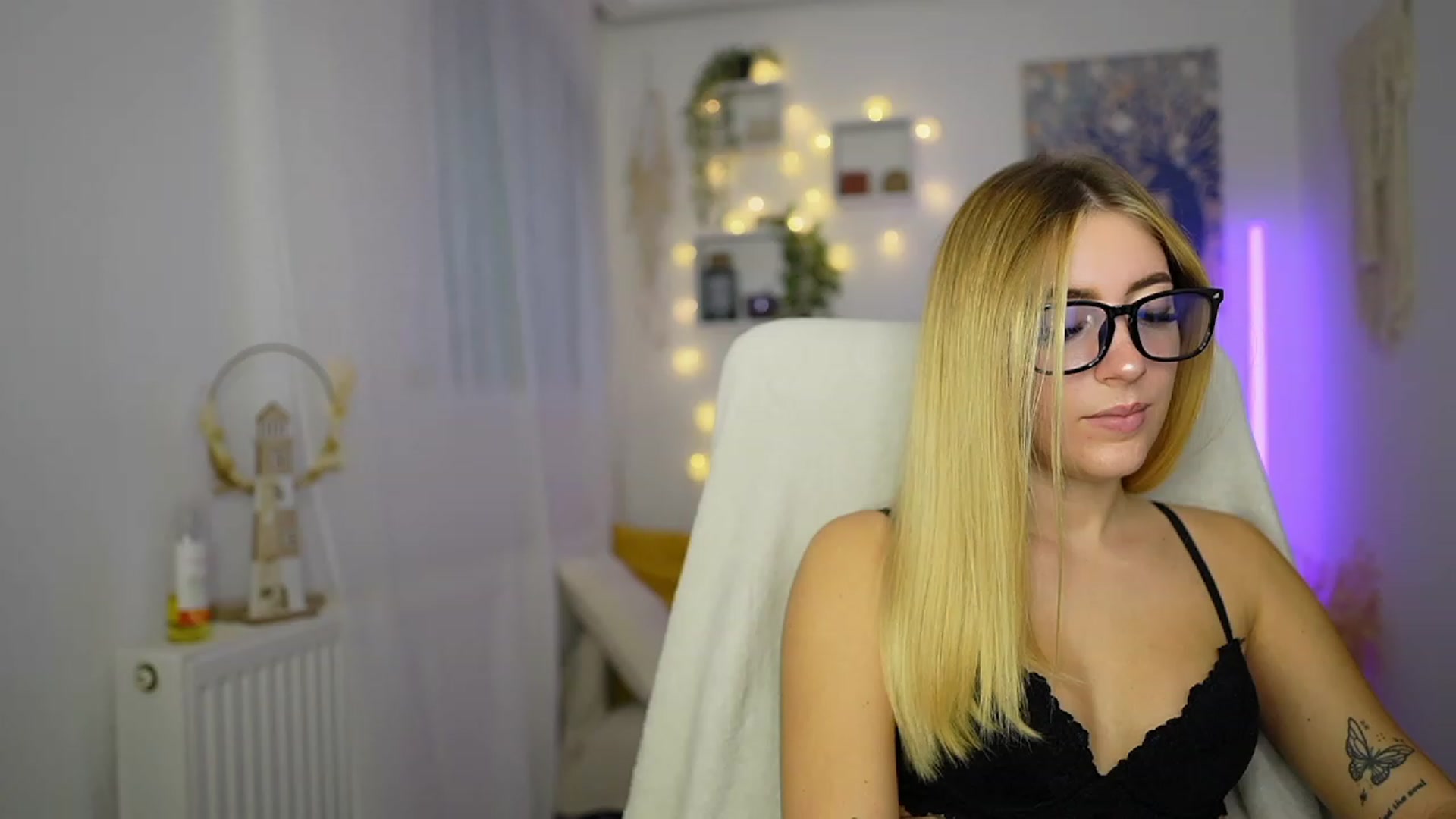 Gallery image thumbnail from Tina_Nappi18's myfreecams stream on, 10/13/2023, 15:19 image 1 of 20